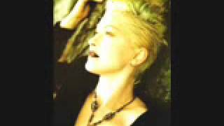 -CYNDI LAUPER-hot gets a little cold-