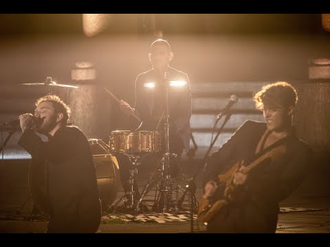 Lorenzo Fragola canta con i The Kolors: le atmosfere anni '80 di 'Solero'