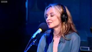 Kylie Minogue - Can´t Get You Out Of my Head (BBC Radio1 Live Lounge 29/09/2010) Kylie Minogue - Can´t Get You Out Of my Head (BBC Radio1 Live Lounge 29/09/2010)