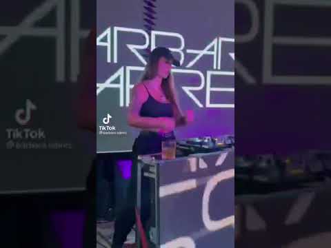 2:38Tocando agoraBárbara Labres, MC Andynho Ramos - Menina Debochada