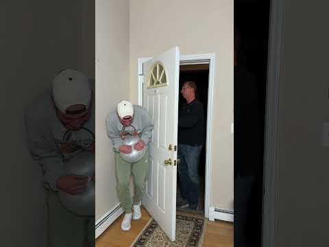 squeaky door prank on my dad 😂 #Shorts