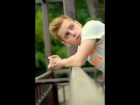 Elleran Elvis - Hiç Görmeden. (Şarkı sözleri.)