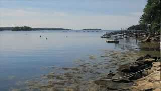 preview picture of video 'Tide - time lapse at Linekin Bay , Boothbay Harbor, Maine'