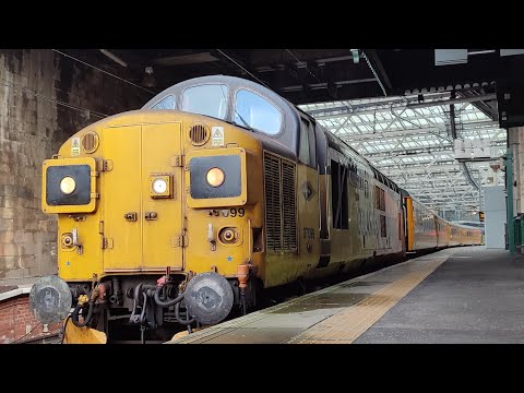 37099+37175 departing Edinburgh Waverly on 1Q26 NMT Edinburgh - Edinburgh (22/12/22)