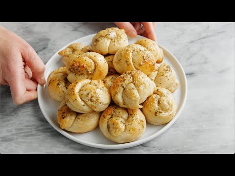 Easy Garlic Parmesan Knots