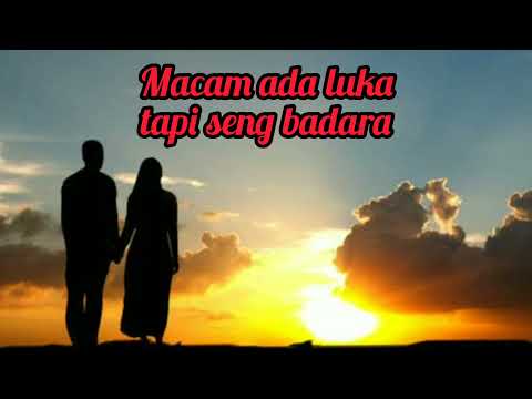 BEDA KISAH (lirik) CHESYLINO FT . RINA SAINYAKIT