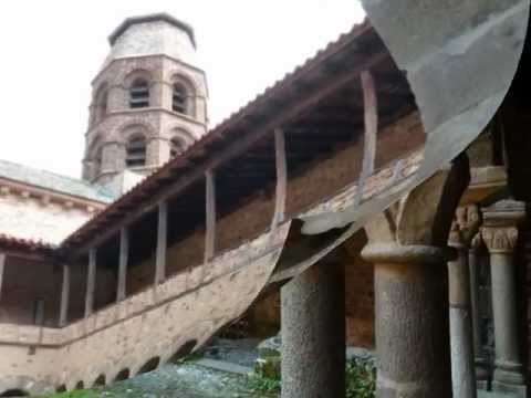 L'ABBAYE DE LAVAUDIEU (Auvergne - Alto Loire)