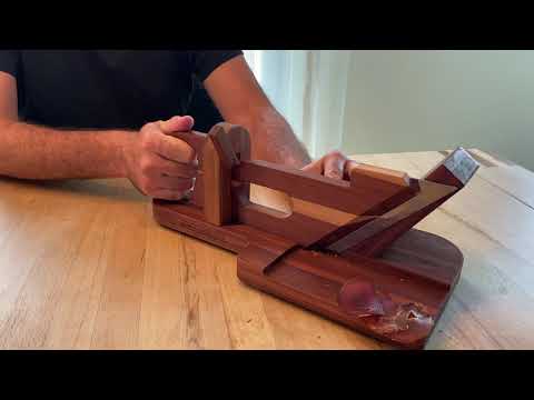 Alpin Natürlich - Hobel schneidet Trockenfleisch hauchdünn