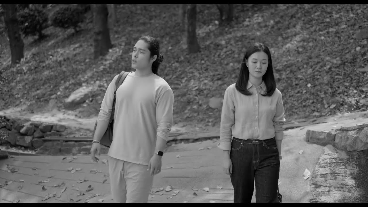 The Time Permeates on the Street de Soo Min Park |  CCP30 - Seleção Ensaios