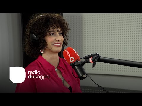 “Prej sikletit kam urinu” aktorja Shengyl Ismaili përball pyetjeve “spicy” të Vesës