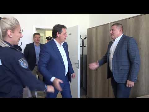 Ministar Gašić obišao je danas renovirane prostorije Policijske stanice Vlasotince