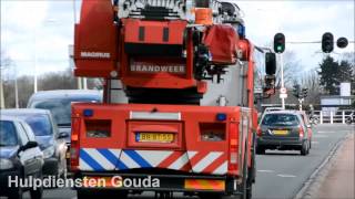 preview picture of video 'Brandweer Gouda AL 16-3152 naar schoorsteenbrand in Bergambacht.'