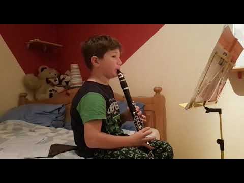 Alessandro (7) spielt "Oh Susanna" auf seiner Klarinette