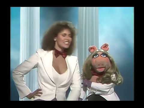 The Muppet Show - 311: Raquel Welch - “I’m a Woman” (1979)