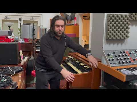 The Beatles Get Back; Hammond M102 spotted in Apple studio, 1969… is it the VKS Hammond M100 ?