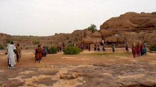 preview picture of video 'Danse des masques Begnamato pays dogon- octobre 2008'