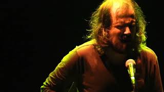 B Fachada canta &quot;Nefretite Não Tinha Papeira&quot; de Zeca Afonso LIVE