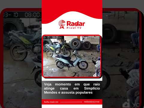 Raio atinge casa durante chuva em Simplício Mendes e momento é registrado por câmera de segurança