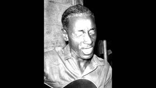 Mississippi Fred Mcdowell- Mama Says Im Crazy (Vinyl Recording)