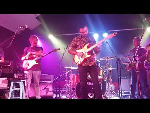 Byron Bay Guitar Fest 2018 - Phil Emmanuel & Nathaniel Andrew playing Sultans of Swing