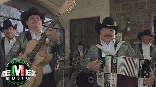 Se Le Extraña Music Video