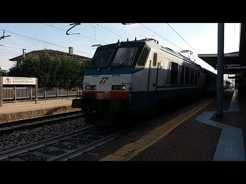HD - E402A 017 in testa all’IC 588/589 Roma Termini - Trieste C.LE in transito a Terme Euganee