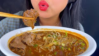 Download lagu ASMR Eating Birria Ramen ASMR Phan  mp3