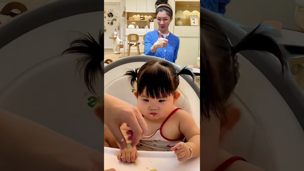 See How This Mom Feeds Her Baby #parenting #babyeating #wholesome #dadlife #cute