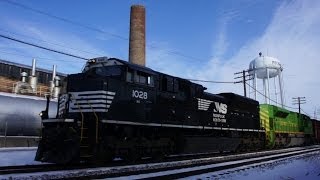 preview picture of video 'NS 1028 with 1072 (Illinois Terminal) at Rochelle, IL on 12/9/2013'
