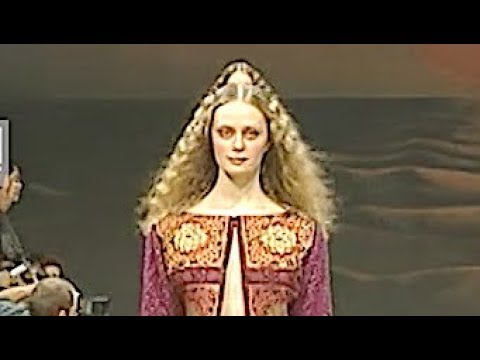 KENZO Fall 1999 2000 Paris - Fashion Channel