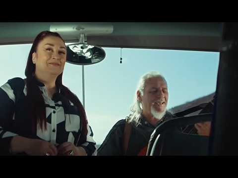 Camela - Haciendo amigos (Canción original de la película) - Videoclip Oficial