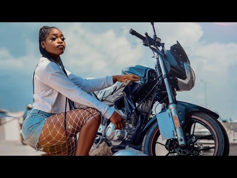 LAURAA - CORRECTION (Official Video Freestyle)