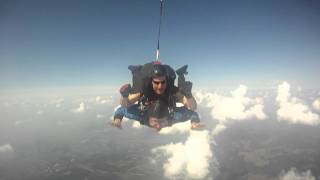 preview picture of video 'Christofer Hellmuth Tandem @ Skydive Bad Lippspringe'