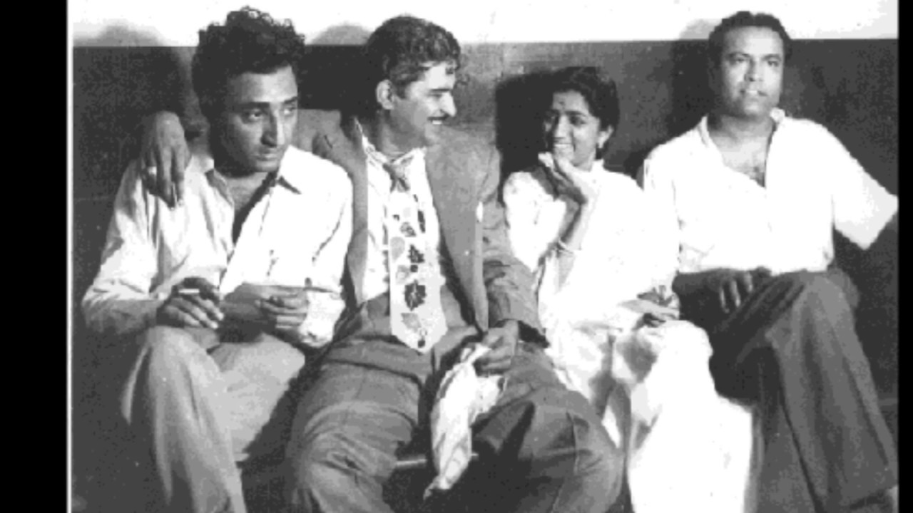 Khizaan Aayi Ummido Se Lyrics | Chupke Chupke | S D Batish | S D Batish