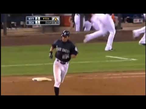 Ichiro Hits Game-Winning Home Run vs Yankees (MLB Flashback)