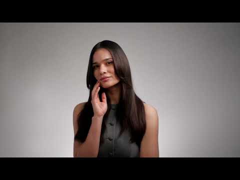 Produkter fra Löwengrip vises først. Deretter vises en kvinne med langt, brunt hår.