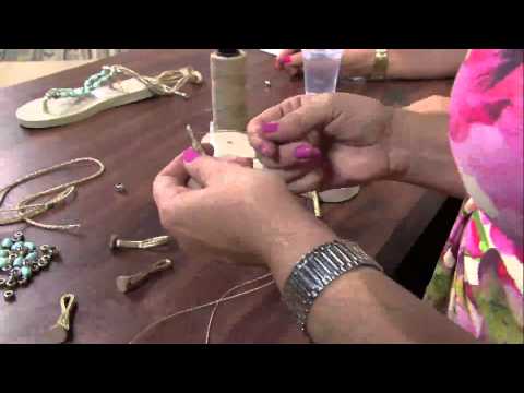 Mulher.com 29/01/2013 Helena Couventaris - Customização de chinelo 1/2