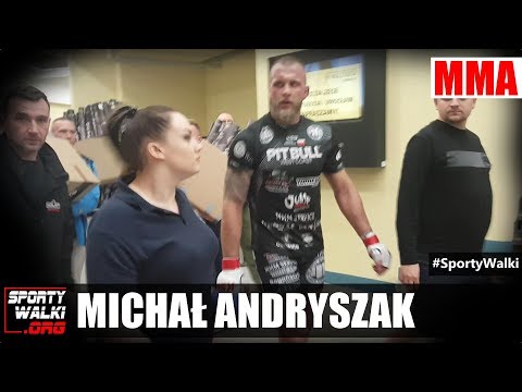 Kulisy KSW 43: Michał Andryszak schodzi do szatni po nokaucie