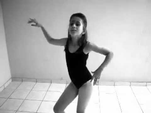 Mariana dançando Single Ladies 