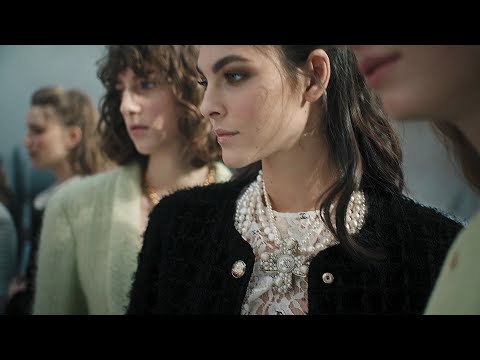 Backstage — Fall-Winter 2020/21 Ready-to-Wear collection — CHANEL Shows