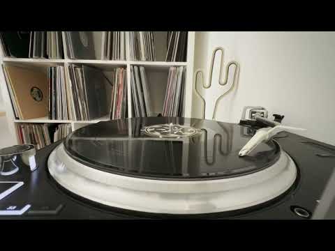 Infrabass 02 - Aïwax / Chris-B – Farm Lab 9901 - Untitled tracks