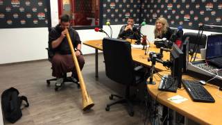 preview picture of video 'Studio Radio de VFM - DANY - Didgeridoo (Hors antenne) - Yohan - 28-04-14 - 2/3'