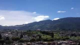 preview picture of video 'Vista de las cenizas del Volcán de Fuego desde Quetzaltenango Guatemala'