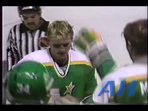 NHL Oct. 13, 1986 John Kordic,MTL v Willi Plett,MIN Montreal Canadiens Minnesota North Stars
