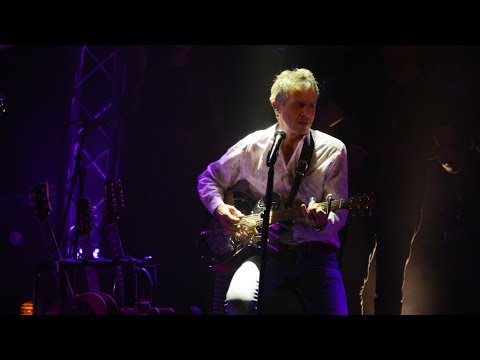 Janek Ledecký naladil v kladenském kulturáku posluchače na vánoční notu