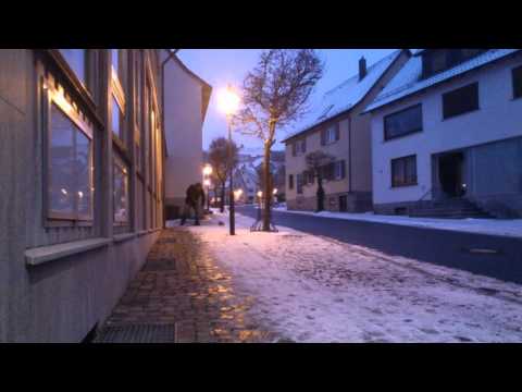 Hadley kehrt vor der eigenen Haustüre....