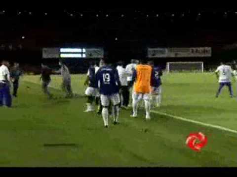 Adílson Batista comemorando o gol da virada - Cruzeiro 3 x 2 Santo André