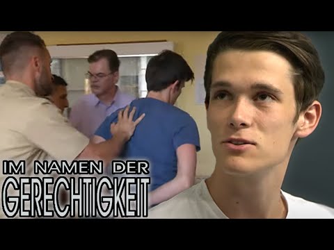 Heftige Aggressionen: Axel DEMOLIERT das Klassenzimmer! | 1/2 | Im Namen der Gerechtigkeit | SAT.1