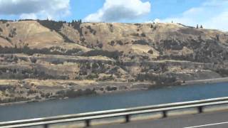 preview picture of video 'Greyhound bus trip through northern U.S.: (2) Hood River to The Dalles, Oregon 2010-08-28'