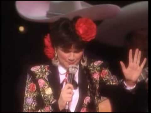 Mariachi Vargas y Linda Ronstand (Los Laureles)